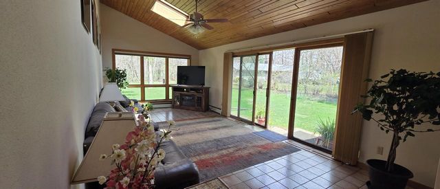 2012 Creek Ridge DRIVE, Racine, WI 53402