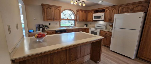 2012 Creek Ridge DRIVE, Racine, WI 53402