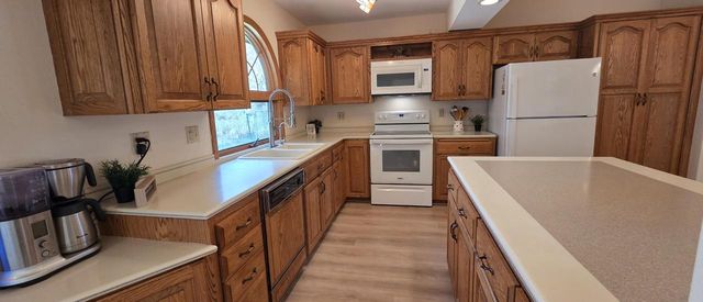 2012 Creek Ridge DRIVE, Racine, WI 53402