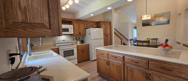 2012 Creek Ridge DRIVE, Racine, WI 53402