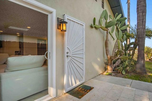 646 E Solana Circle, Solana Beach, CA 92075