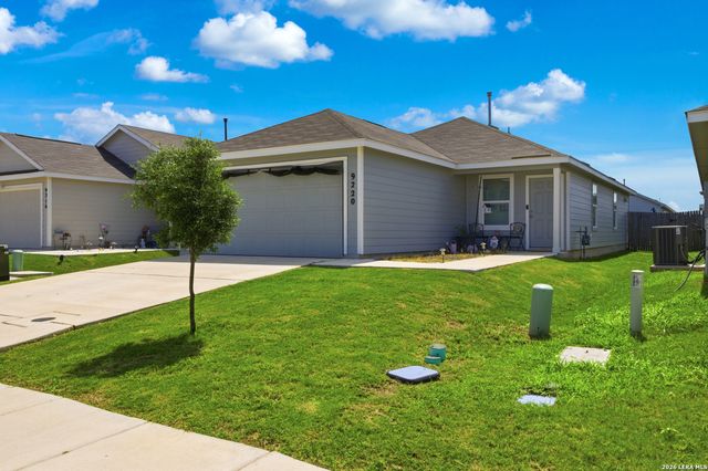 9220 James Bowie, Seguin, TX 78155