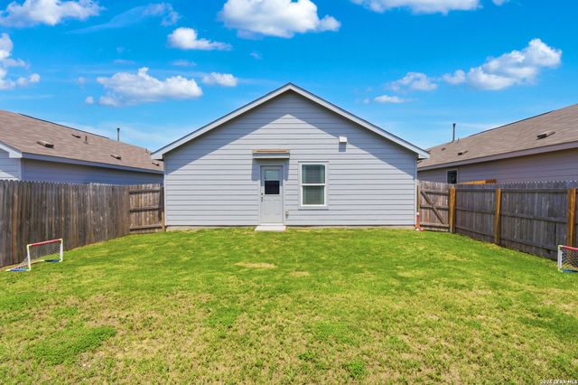 9220 James Bowie, Seguin, TX 78155