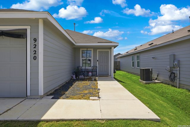9220 James Bowie, Seguin, TX 78155