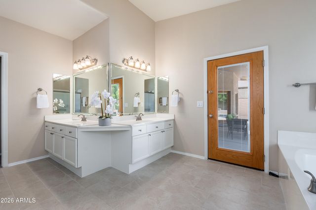 6828 E WINCHCOMB Drive, Scottsdale, AZ 85254