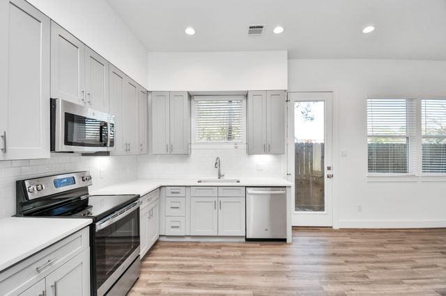 9016 Laverne Laurel Lane, Houston, TX 77080