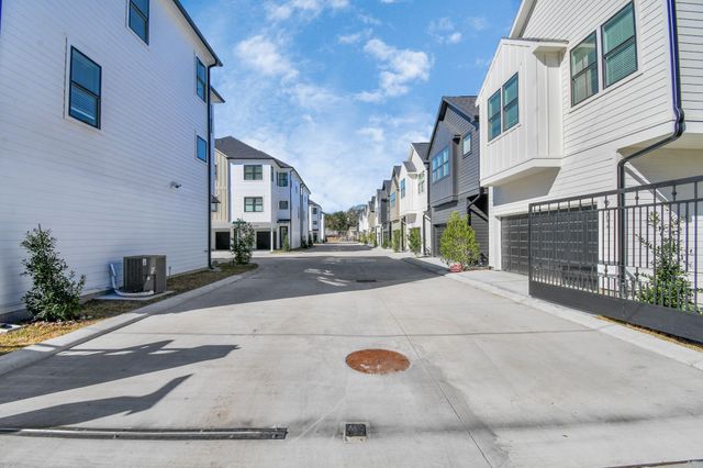 9016 Laverne Laurel Lane, Houston, TX 77080