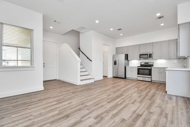 9016 Laverne Laurel Lane, Houston, TX 77080