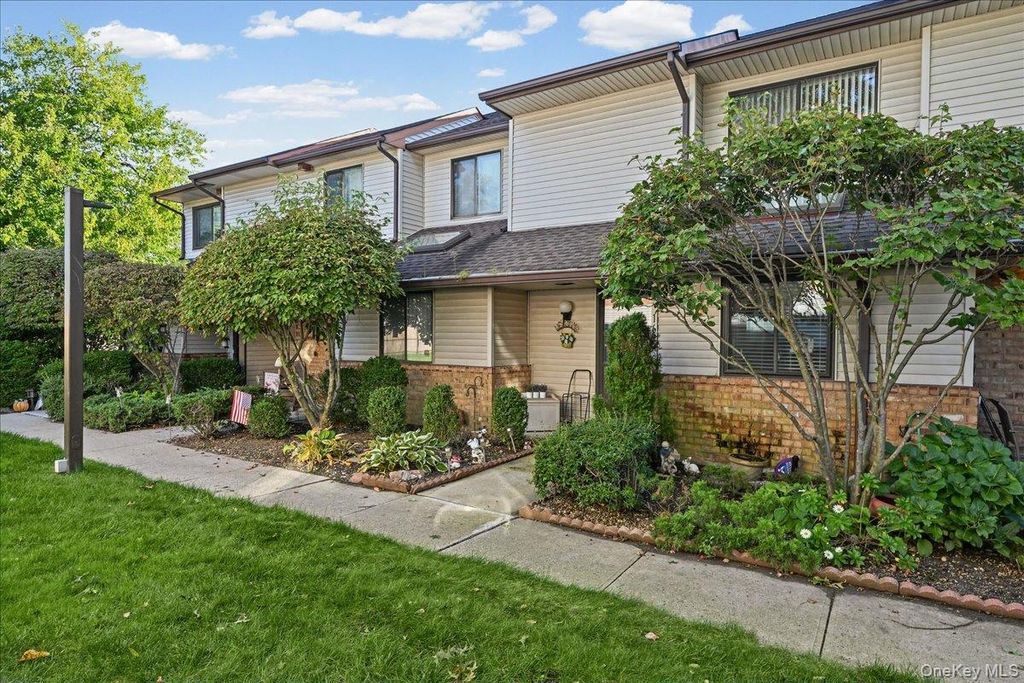 162 Laurel Lane, Wantagh, NY 11793 — photo 4