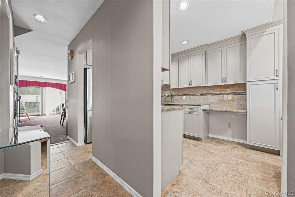 162 Laurel Lane, Wantagh, NY 11793 — photo 5