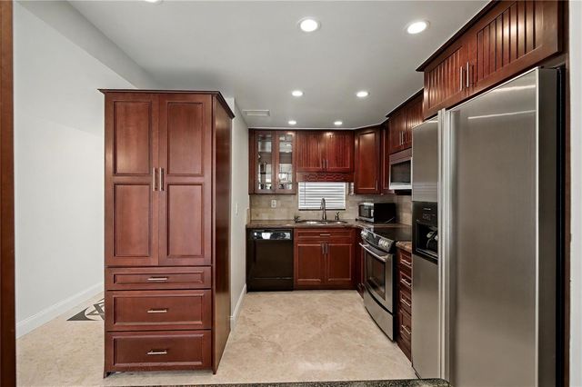 9320 S Hollybrook Lake Drive 103, Pembroke Pines, FL 33025