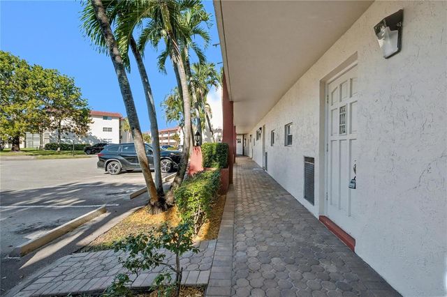 9320 S Hollybrook Lake Drive 103, Pembroke Pines, FL 33025