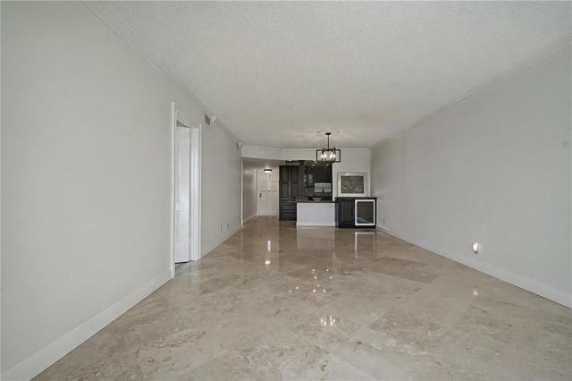 9320 S Hollybrook Lake Drive 103, Pembroke Pines, FL 33025