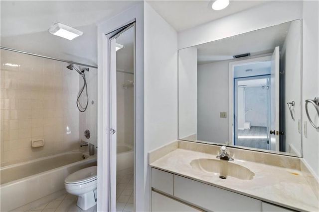 9951 NW 6th Court, Plantation, FL 33324