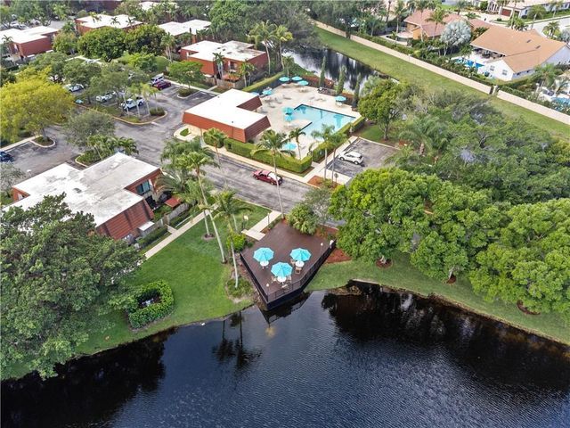 9951 NW 6th Court, Plantation, FL 33324