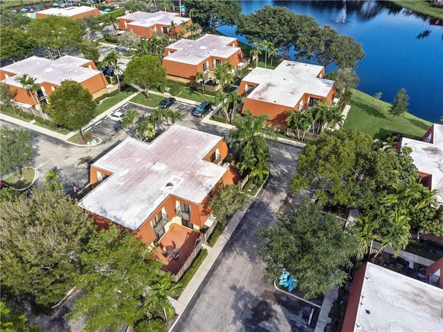 9951 NW 6th Court, Plantation, FL 33324