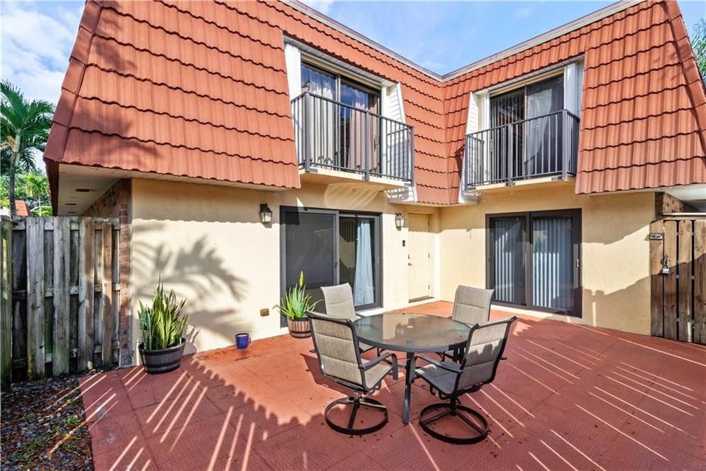 9951 NW 6th Court, Plantation, FL 33324