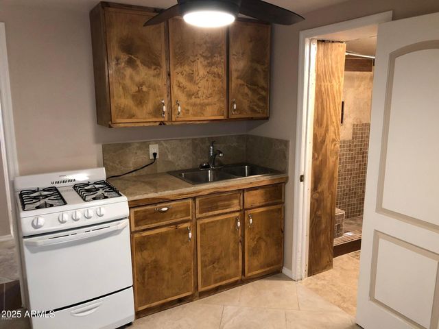 10017 N 7TH Place 2, Phoenix, AZ 85020