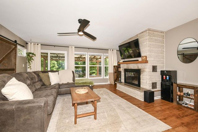633 N Hine AVENUE, Waukesha, WI 53188