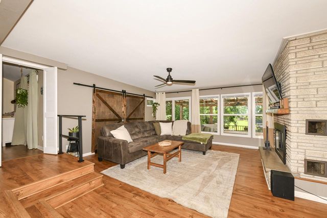 633 N Hine AVENUE, Waukesha, WI 53188