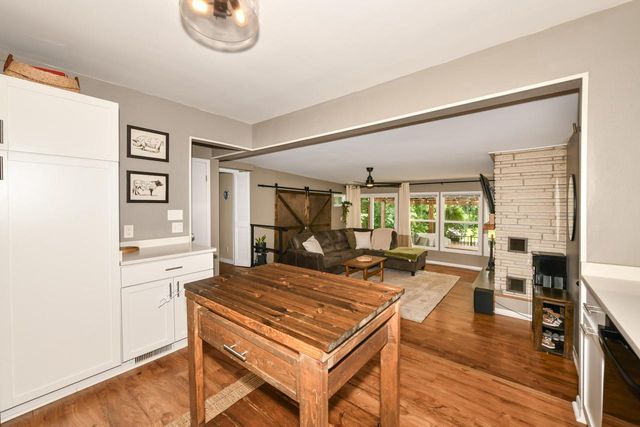 633 N Hine AVENUE, Waukesha, WI 53188