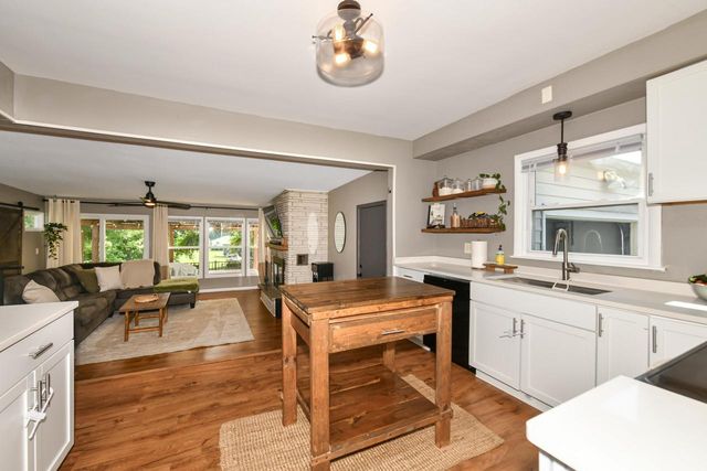 633 N Hine AVENUE, Waukesha, WI 53188