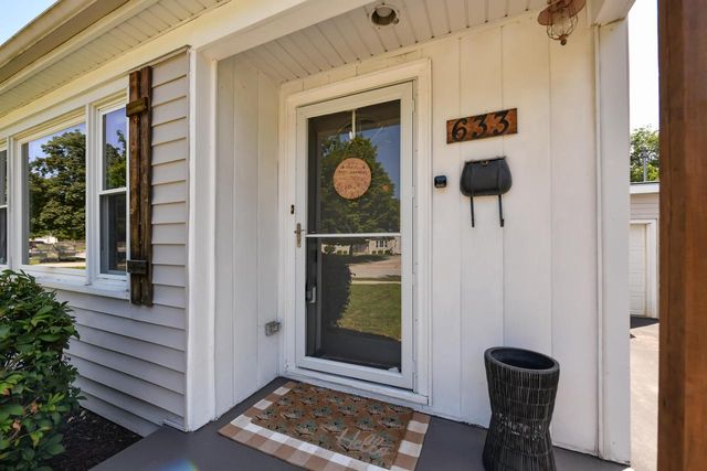 633 N Hine AVENUE, Waukesha, WI 53188