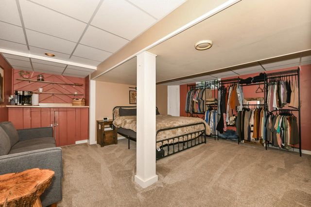 633 N Hine AVENUE, Waukesha, WI 53188