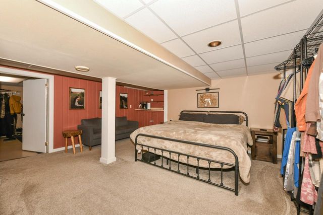 633 N Hine AVENUE, Waukesha, WI 53188