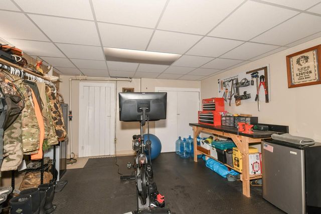 633 N Hine AVENUE, Waukesha, WI 53188
