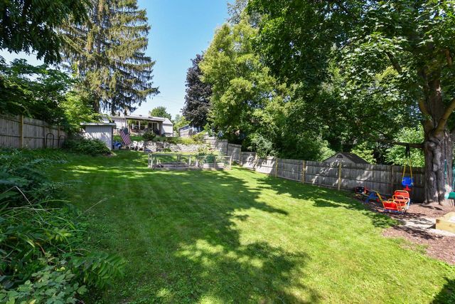 633 N Hine AVENUE, Waukesha, WI 53188
