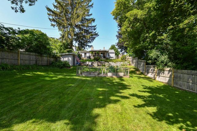 633 N Hine AVENUE, Waukesha, WI 53188