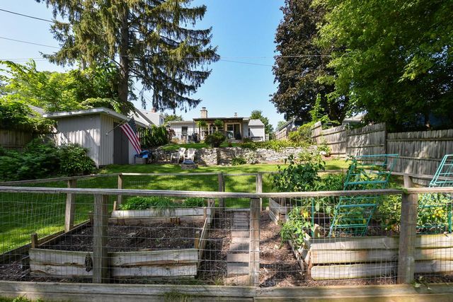 633 N Hine AVENUE, Waukesha, WI 53188