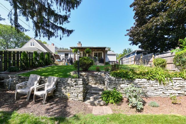 633 N Hine AVENUE, Waukesha, WI 53188