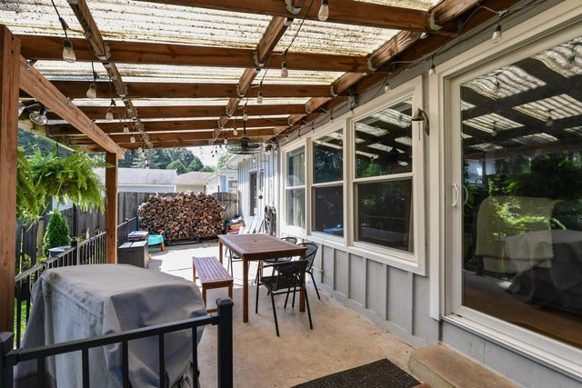 633 N Hine AVENUE, Waukesha, WI 53188