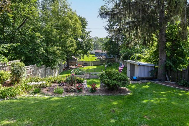 633 N Hine AVENUE, Waukesha, WI 53188