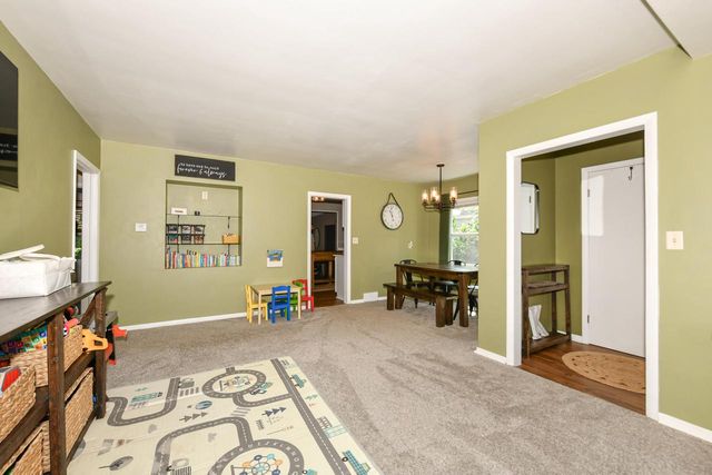 633 N Hine AVENUE, Waukesha, WI 53188
