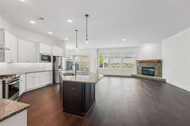 716 Elizabeth Trail, Woodstock, GA 30189