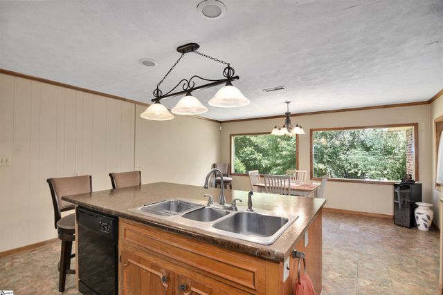 118 Knollview Drive, Greenville, SC 29611