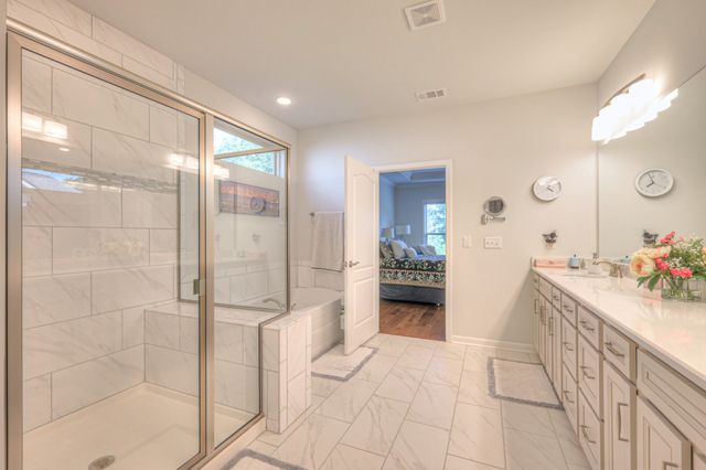 2124 Loudon Hl, Spring Hill, TN 37174