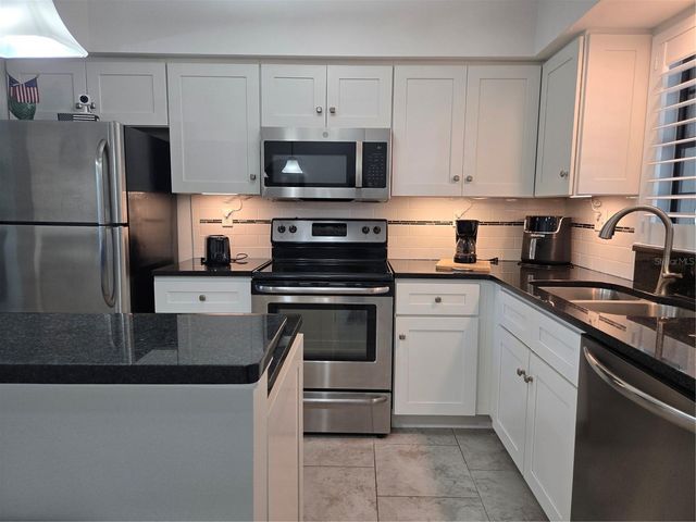 927 CAPRI ISLES BOULEVARD 10, Venice, FL 34292