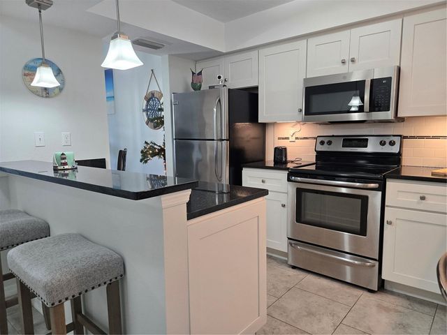 927 CAPRI ISLES BOULEVARD 10, Venice, FL 34292