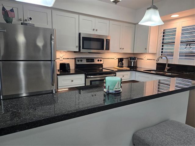927 CAPRI ISLES BOULEVARD 10, Venice, FL 34292