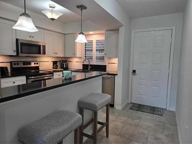 927 CAPRI ISLES BOULEVARD 10, Venice, FL 34292