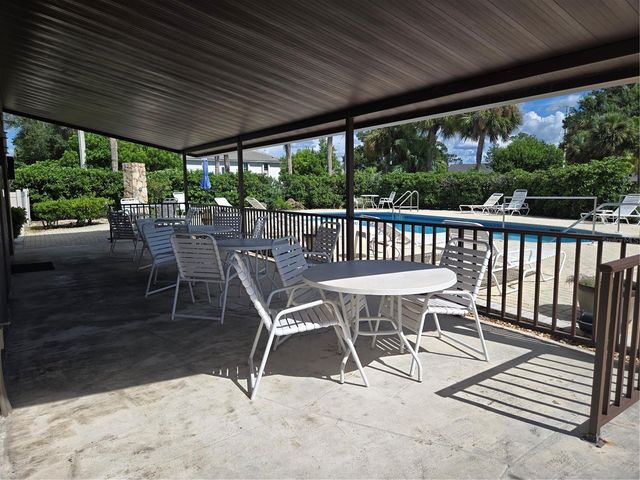 927 CAPRI ISLES BOULEVARD 10, Venice, FL 34292