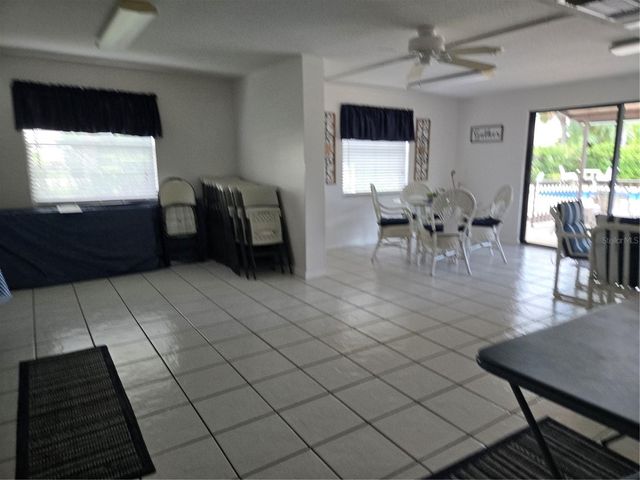 927 CAPRI ISLES BOULEVARD 10, Venice, FL 34292