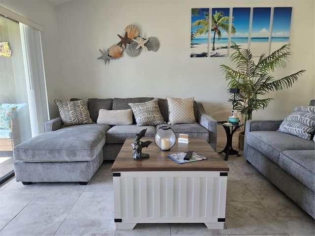 927 CAPRI ISLES BOULEVARD 10, Venice, FL 34292