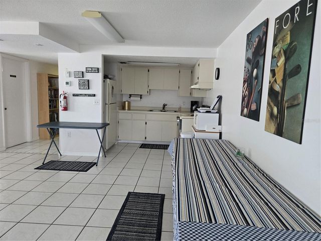 927 CAPRI ISLES BOULEVARD 10, Venice, FL 34292