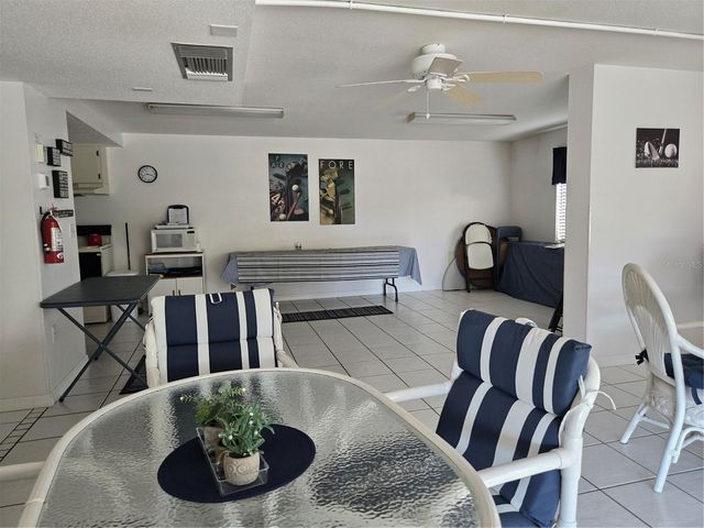 927 CAPRI ISLES BOULEVARD 10, Venice, FL 34292