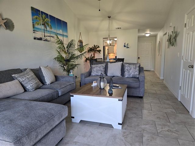 927 CAPRI ISLES BOULEVARD 10, Venice, FL 34292